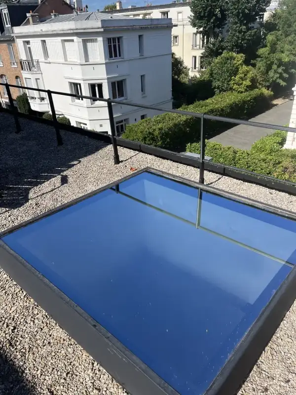 Verrière de toit nette et réfléchissante après nettoyage BlueOtter