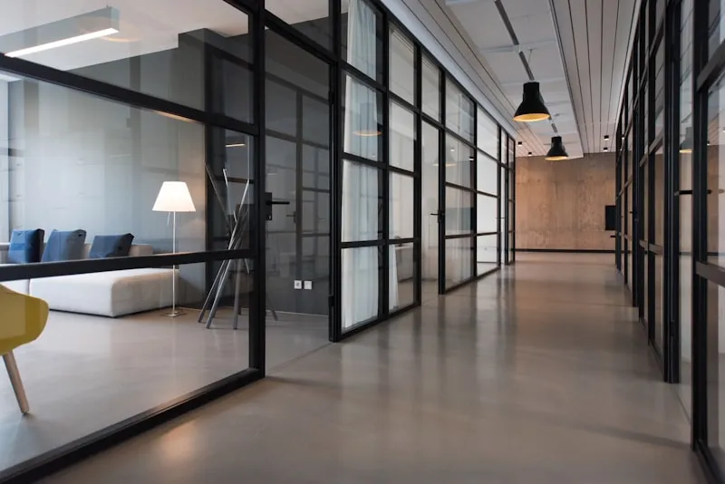 Bureaux modernes propres et lumineux